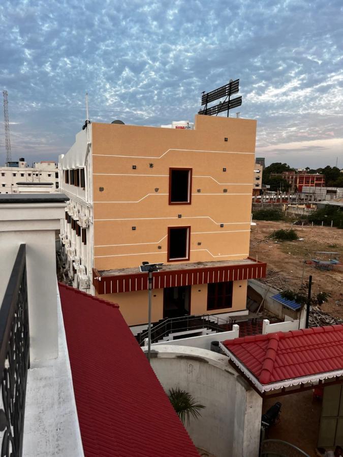 Sri Balaji Lodging Hotel Thiruchendur Exterior photo