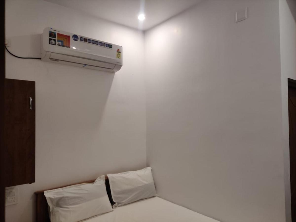 Sri Balaji Lodging Hotel Thiruchendur Exterior photo