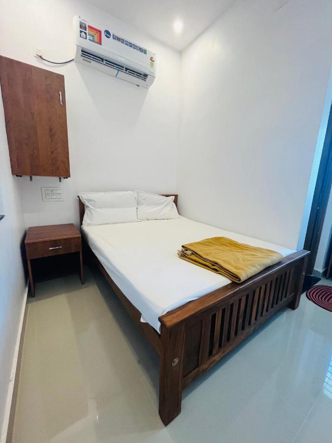 Sri Balaji Lodging Hotel Thiruchendur Exterior photo