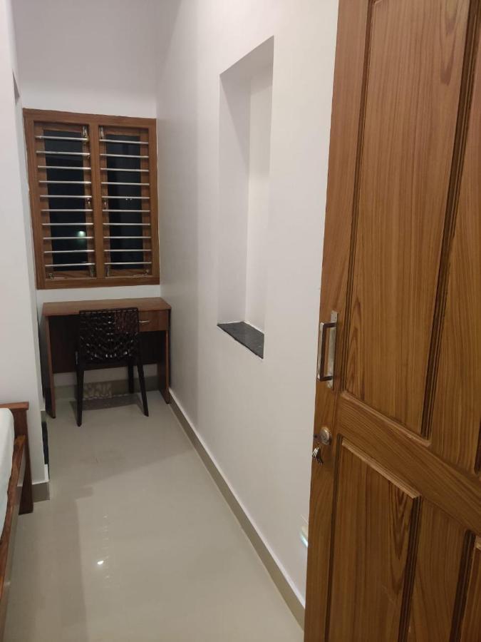 Sri Balaji Lodging Hotel Thiruchendur Exterior photo