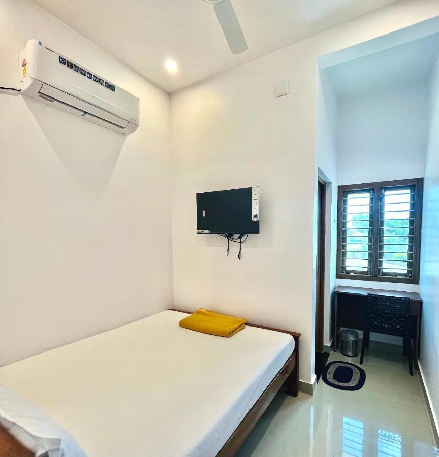 Sri Balaji Lodging Hotel Thiruchendur Exterior photo