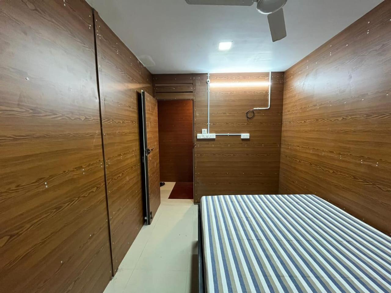 Sri Balaji Lodging Hotel Thiruchendur Exterior photo
