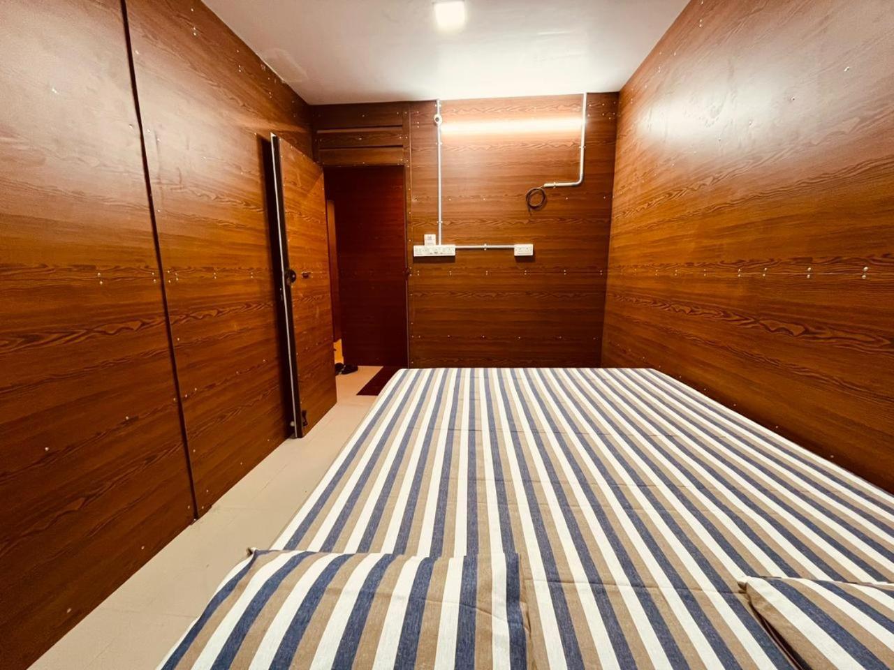 Sri Balaji Lodging Hotel Thiruchendur Exterior photo